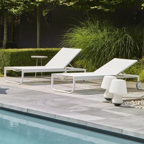 Современный садовый шезлонг - LETTINO - Ligne Roset - из ткани / из лакированной стали / из лакированного алюминия