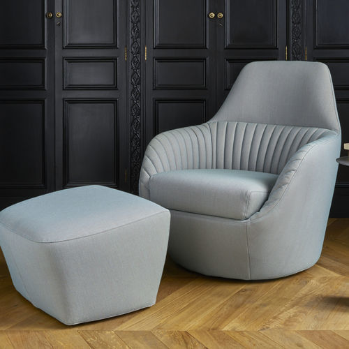 Современное кресло - AMÉDÉE - Ligne Roset - из кожи / из пенополиуретана / из ткани
