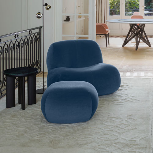 Дизайнерское низкое кресло - PUKKA - Ligne Roset - из ткани / с опорой для ступней / со съемным покрытием