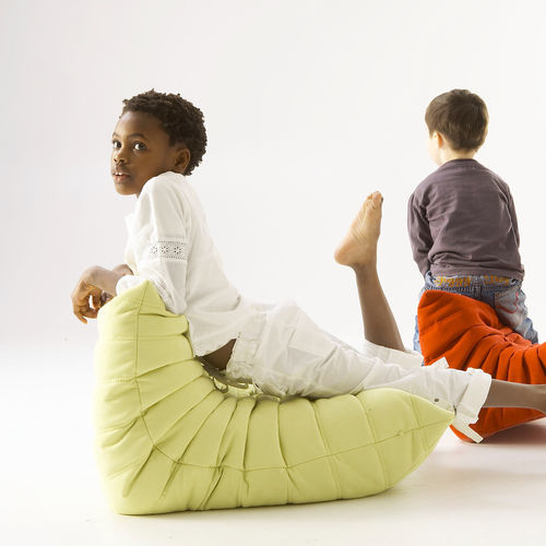 Современное низкое кресло - MINI TOGO - Ligne Roset - из ткани / из полиэстера / со съемным покрытием