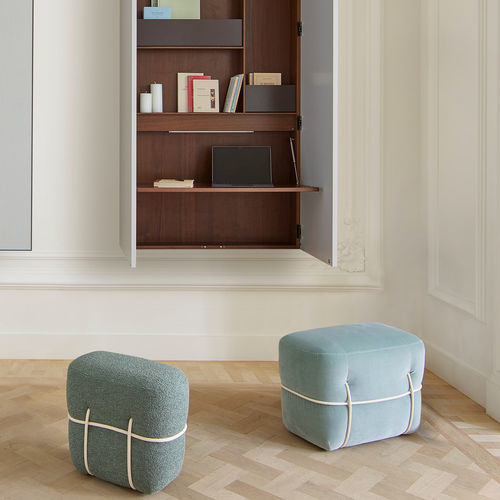Современная подставка для ног - LACE - Ligne Roset - из кожи / из ткани / Benjamin Graindorge