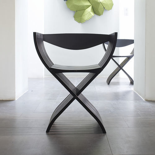 Дизайнерский cтул - CURULE - Ligne Roset - для интерьера / из орехового дерева / из бука