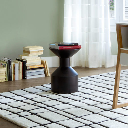 Табурет уникальный дизайн - GEOMETRY - Ligne Roset - из цельной древесины / с основанием из цельной древесины / с центральной опорой