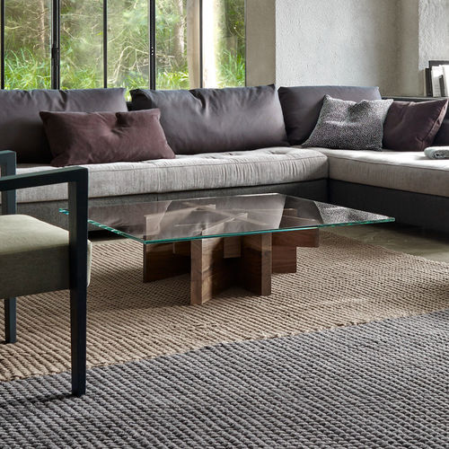 Современный журнальный столик - ASHERA - Ligne Roset - из стекла / с основанием из цельной древесины / прямоугольный
