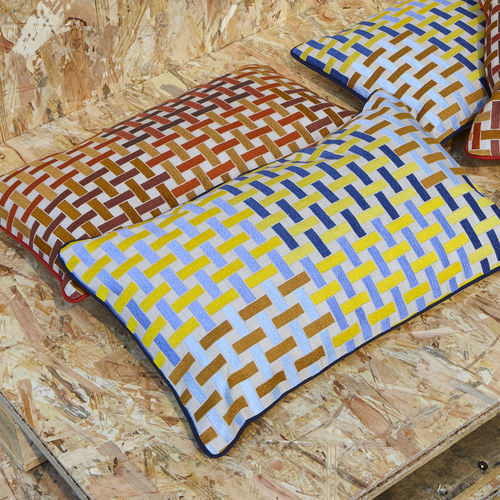 Подушка для дивана - CRUCIVERBA - Ligne Roset - прямоугольная / с рисунком / для бытового использования