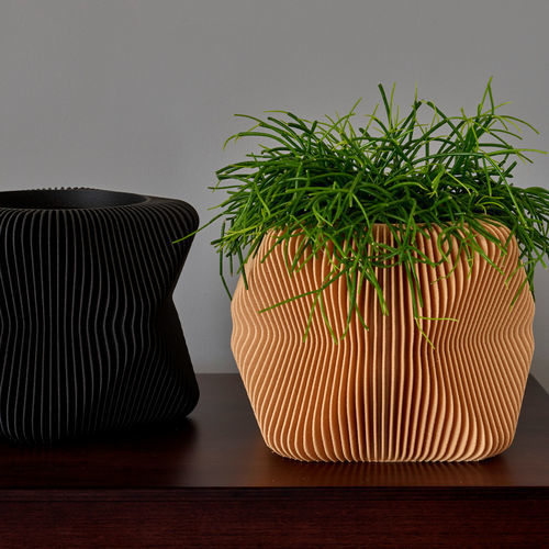 Дизайнерская ваза - TERRE D'OMBRES - Ligne Roset - из биопластика / настольная / черная