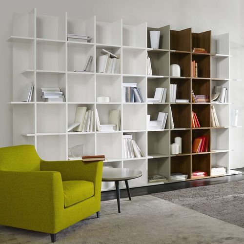 Модульный книжный шкаф - OKA - Ligne Roset - современный / из дерева / белый