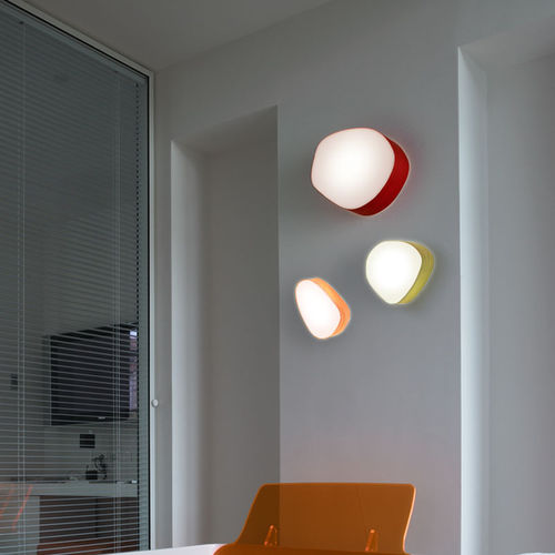 Современный настенный светильник - GUIJARROS - Lzf-Lamps - для интерьера / из дерева / из акрила