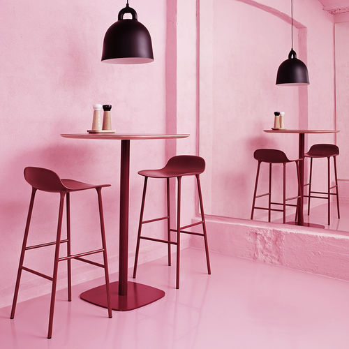 Современный барный табурет - FORM - Normann Copenhagen - из пластика / с основанием из дуба / с основанием из ореха