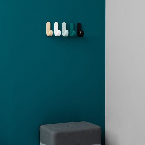 Современный крючок - CURVE - Normann Copenhagen - из ясеня / множественный / лакированный