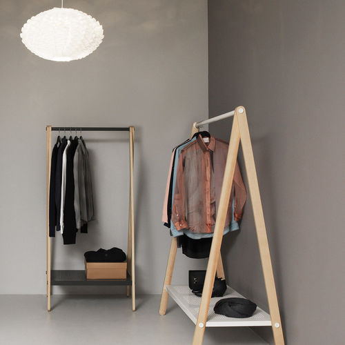 Вешалка для верхней одежды на ножке - TOJ - Normann Copenhagen - современная / из стали / из ясеня