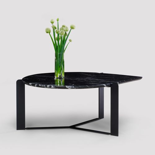 Современный журнальный столик - DROP  - Skram Furniture - из мрамора / с основанием из металла / круглый