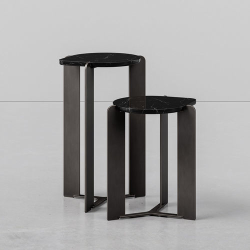 Современный вспомогательный столик - D04 - Skram Furniture - из мрамора / с основанием из металла / круглый