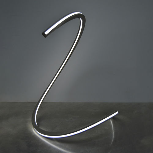 Напольная лампа - KOBRA - KISSA LAMPS - из экструдированного алюминия / из ламината / уникальный дизайн