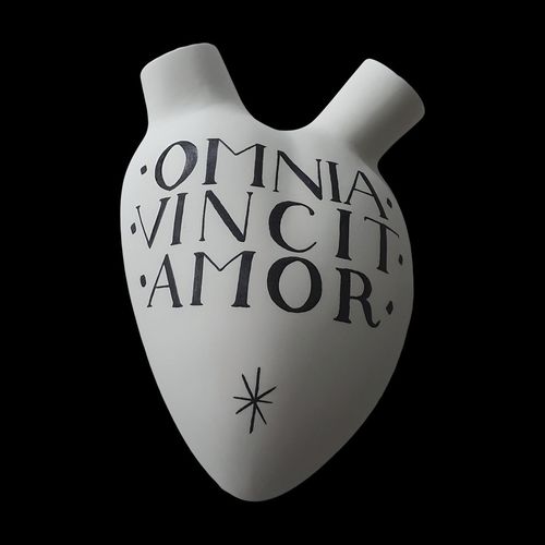 Современная ваза - OMNIA VINCIT AMOR - ELICA STUDIO - из фарфора / ручной работы / для стены