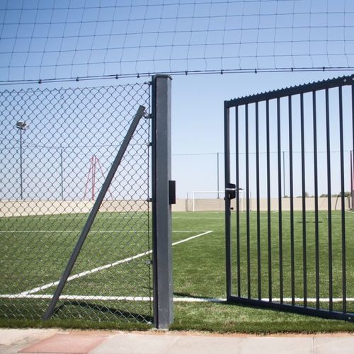Футбольная площадка для общественных мест - THE PITCH - Metalu Plast