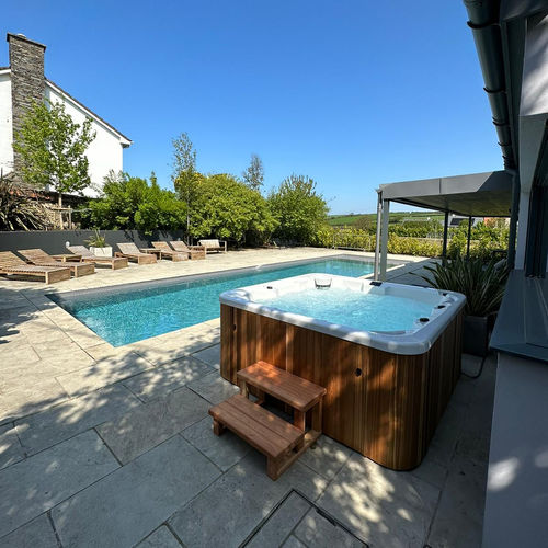 Встраиваемая спа-ванна - Premium WiFi - Urban Cedar Hot Tubs and Saunas - каркасная / квадратная / 6 мест