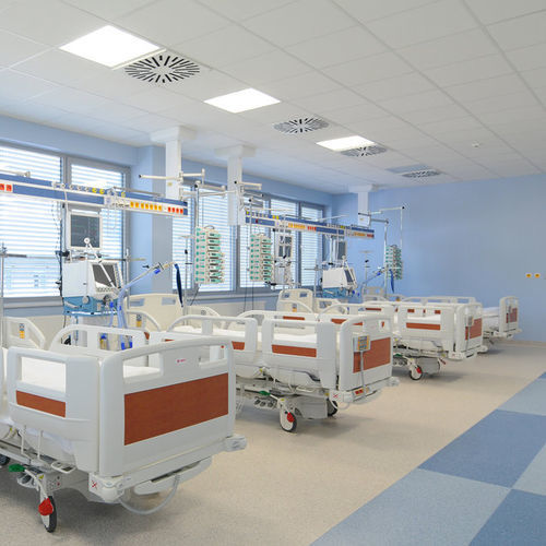 Подвесной потолок из минерального волокна - MEDIGUARD Plain - Knauf Ceiling Solutions - из плит / для чистого помещения / для интерьера