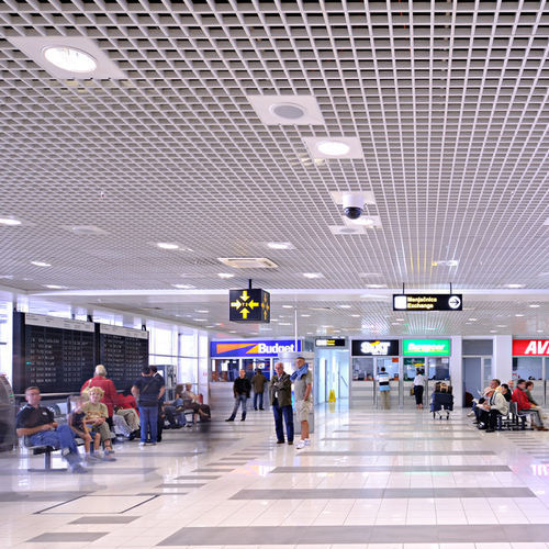 Подвесной потолок из гальванизированной стали - Armstrong Cellio - Knauf Ceiling Solutions - из плит / для интерьера / влагостойкий