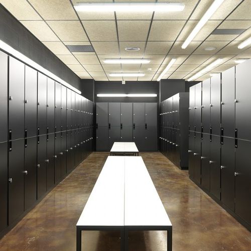 Современная скамейка для раздевалки - CUBE - COMERCIAL DE INDUSTRIAS REUNIDAS, S.A. - из нержавеющей стали / из сосны / без спинки
