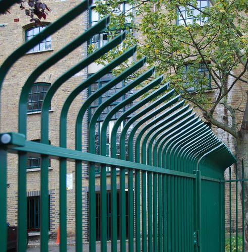 Сварная решетка из стали - BARBICAN DEFENDER® XTREME - Jacksons Fencing