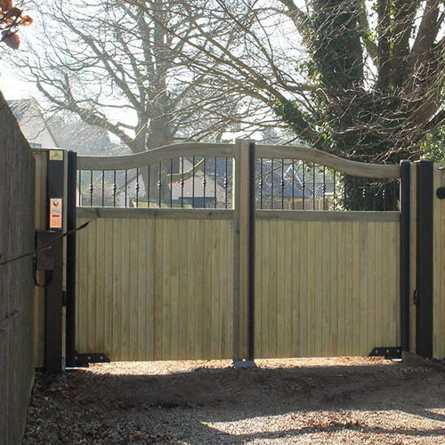 Створчатое ворота - COURTYARD  - Jacksons Fencing - из гальванизированной стали / из дерева / с пластинками