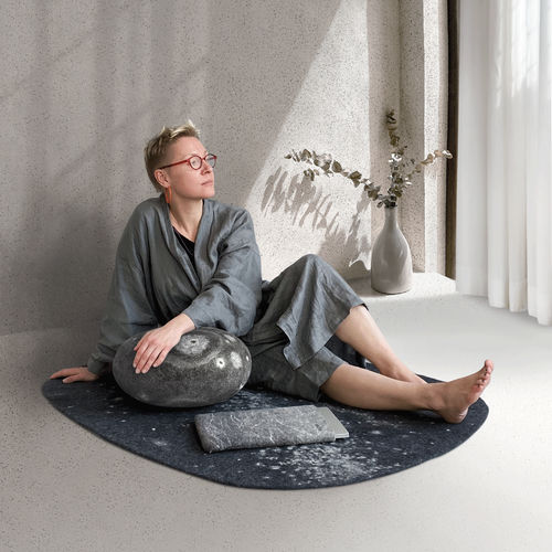 Современный пуф - WELLNESS KIT - Katsu Stones - из шерсти / круглый / ручной работы