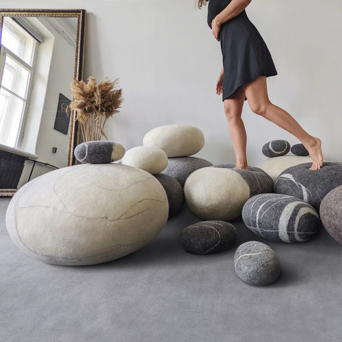 Современный пуф - SET NOW - Katsu Stones - из шерсти / круглый / ручной работы
