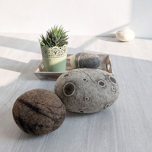 Современный пуф - TODDLERS - Katsu Stones - из шерсти / круглый / ручной работы