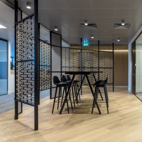 Разделитель пространства из металла - Specialist Joinery Group - для профессионального использования / для интерьера / модульный