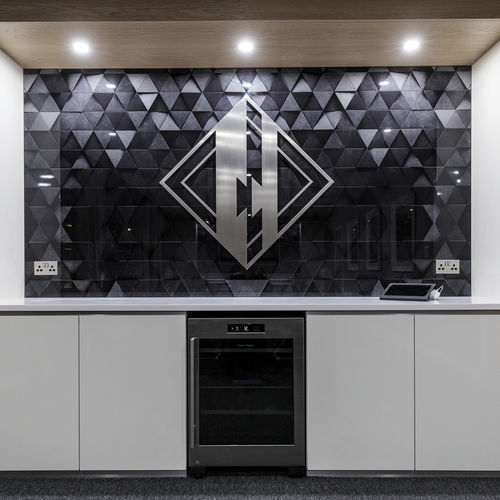 Набивная стеклянная панель - Specialist Joinery Group - для безопасности / закаленная / с двойным остеклением