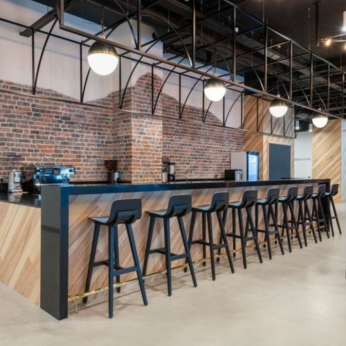 Барная стойка для бара - Specialist Joinery Group - из металла / прямая / L-образная