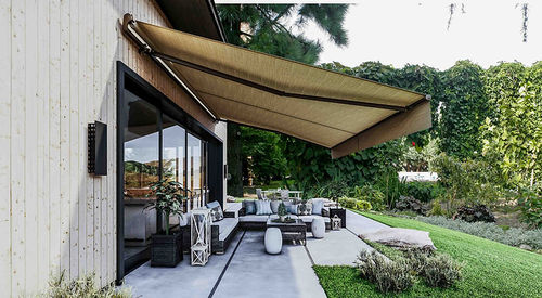 Матерчатый навес ящик - 210 - Lavia Outdoor Living Space - проекционный / с ручным управлением / для террасы