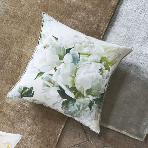 Квадратная подушка - PEONIA CHARTREUSE - DESIGNERS GUILD - в цветочек / из льна / многоцветная