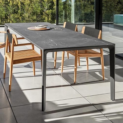 Современный обеденный стол - CARVER - GLOSTER - из тикового дерева / из керамики / из алюминия