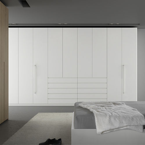 Современный шкаф для одежды - CUSAN BLANCO  - MUEBLES DOCA - из лакированной древесины / с распашными дверями / для гостиницы