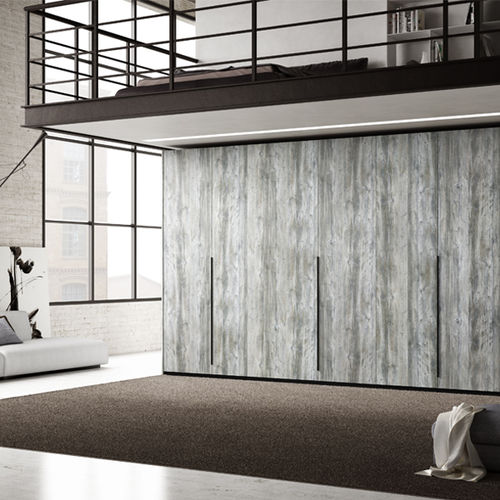 Современный шкаф для одежды - NORDIK IVER - MUEBLES DOCA - из дуба / со складной дверью