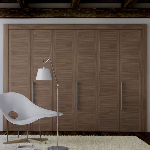Современный шкаф для одежды - NATURA - CARRE furniture - из дерева / с распашными дверями