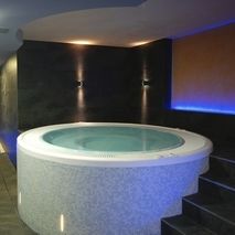 Каркасная спа-ванна - Inbeca Wellness Equipment S.L - круглая / 3 места / из мозаики