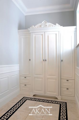 Классический шкаф для одежды - AKAN-handmade furniture - из лакированной древесины / с распашными дверями / с выдвижным ящиком