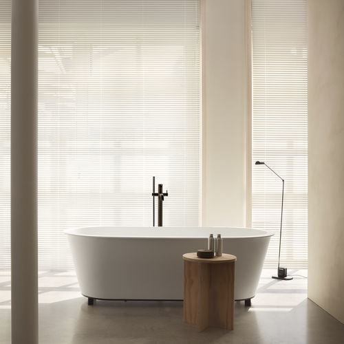 Овальная ванна - OTTAVIA - Ceramica Cielo - на ножках / для жилых зданий / из Solid Surface