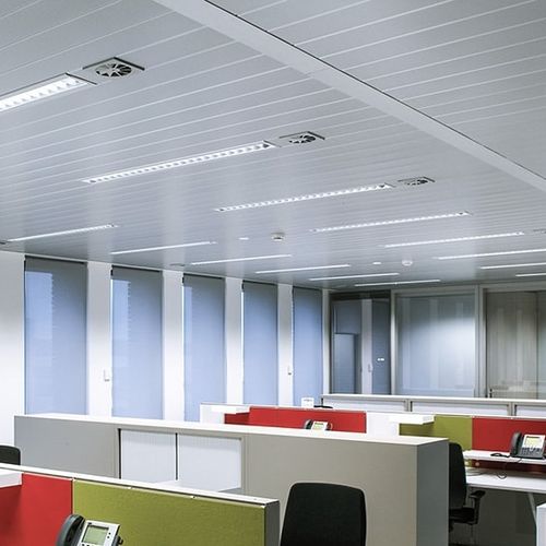 Подвесной потолок из металла - Luxalon® 84C - Hunter Douglas Architectural - из панелей / для офиса / внутренний