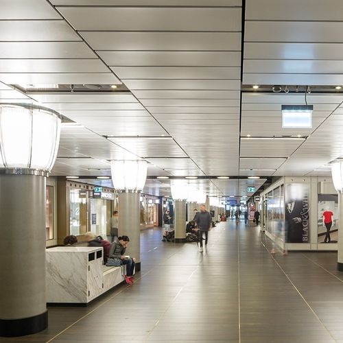 Подвесной потолок из металла - Luxalon® Tiles - Hunter Douglas Architectural - из плит / для офиса / для конференц-зала