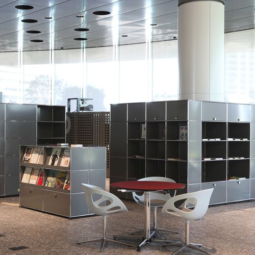 Стеллаж для офиса - USM Haller - USM Modular Furniture - для архива / металлический / с выдвижными ящиками
