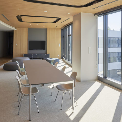 Современный стол - USM Haller - USM Modular Furniture - из МДФ / с основанием из металла / прямоугольный