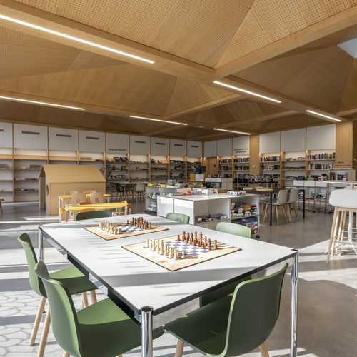 Современный стол - USM Haller - USM Modular Furniture - из ламината / с основанием из металла / прямоугольный