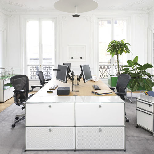 Современный стол - USM Haller - USM Modular Furniture - из дерева / с основанием из металла / прямоугольный