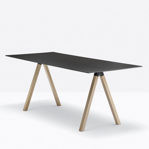 Напольный рабочий стол - arki-desk arkw7 - PEDRALI - современный / из ламината / прямой
