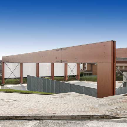 Деревянный каркас деревянный ламинат - POLIDEPORTIVO EN ARTICA NAVARRA - Lanik - для несущей конструкции / для профессионального использования