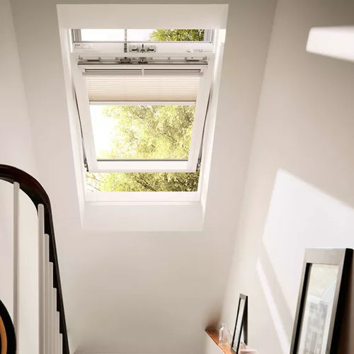 Мансардное окно из дерева - CK04 - VELUX - из алюминия / из стекла / проекционное